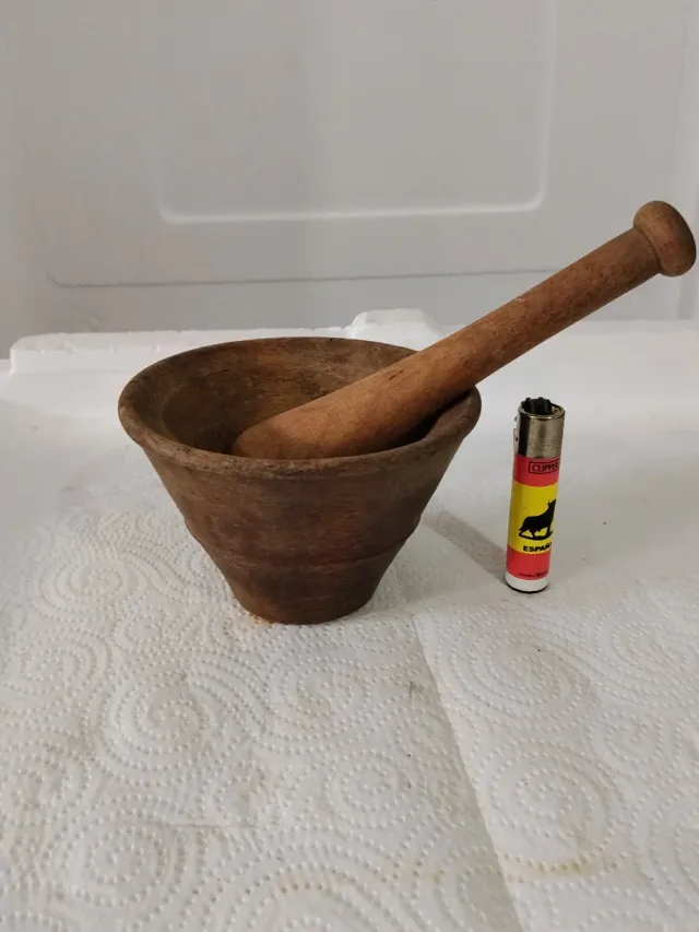 Mortero antiguo de madera
