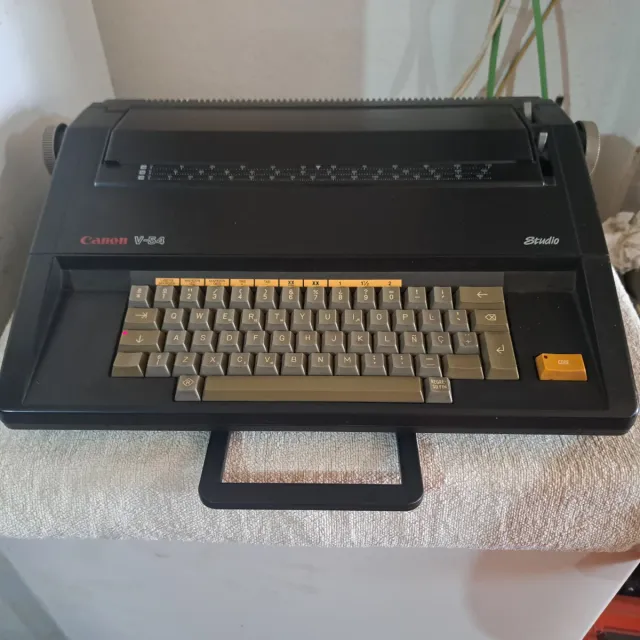 Máquina de escribir Canon V-54 Studio
