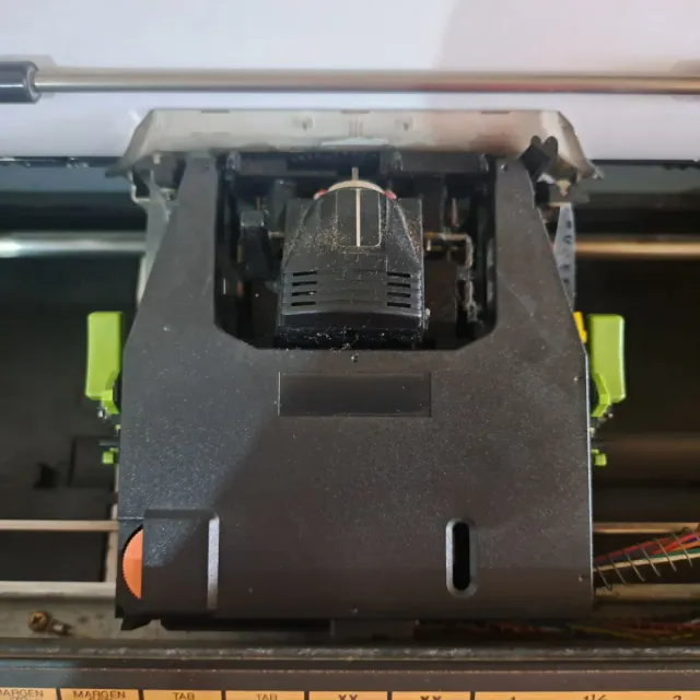 Máquina de escribir Canon V-54 Studio