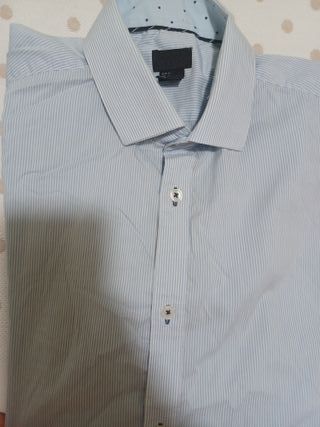 Camisa de rayas azul claro