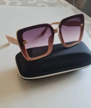 Occhiali da donna rosa e viola