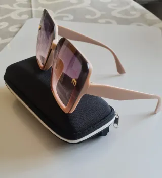 Occhiali da donna rosa e viola