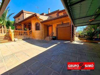 Chalet en venta en Monserrat