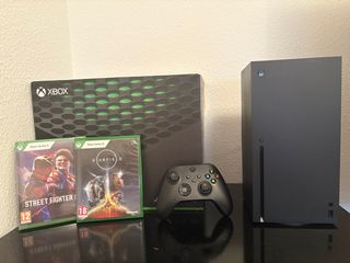 Xbox Series X Negra + 2 Juegos