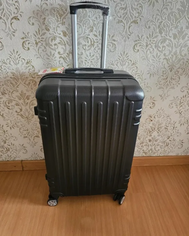 Maleta de viaje nueva 23kg 70x25x45