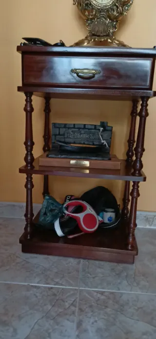 Tavolo laterale in legno e metallo