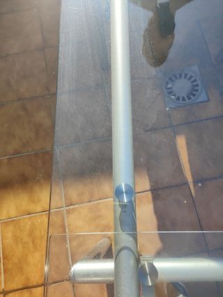Mesa de cristal y metal extensible