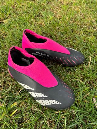 Botas de fútbol Predator rosas y negras num 30,5