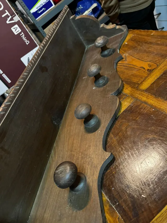 Perchero antiguo de madera de castaño