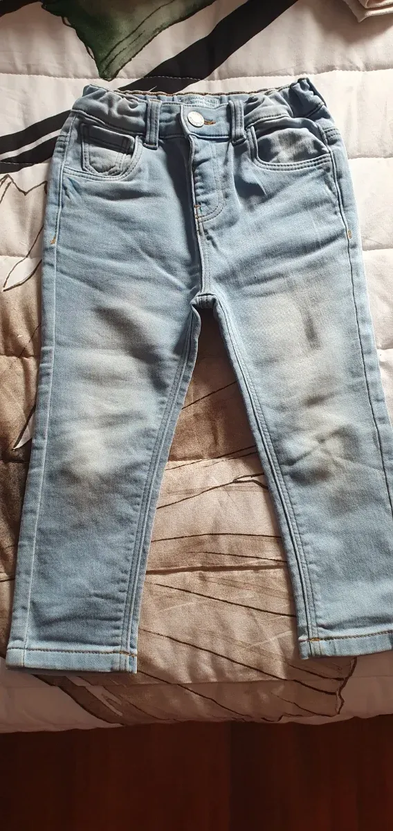 Pantalón vaquero Primark Talla 24-36 meses. 98cm