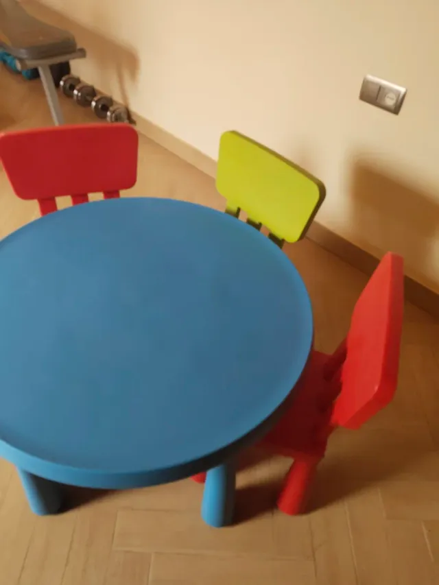 Mesa y 3 Sillas Niños