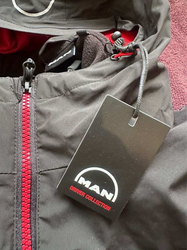 Chaqueta MAN Negra y Roja