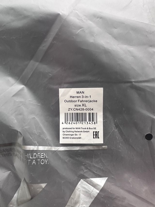 Chaqueta MAN Negra y Roja