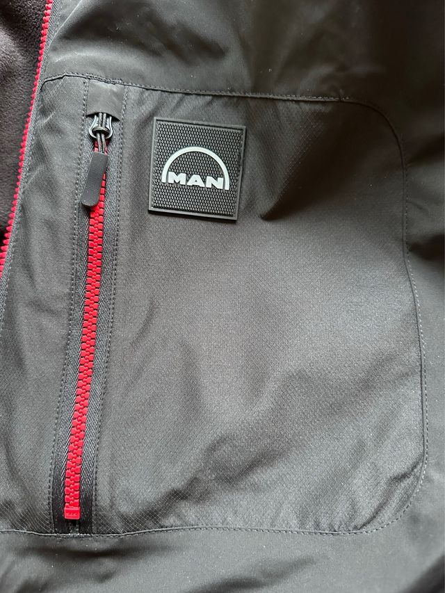 Chaqueta MAN Negra y Roja