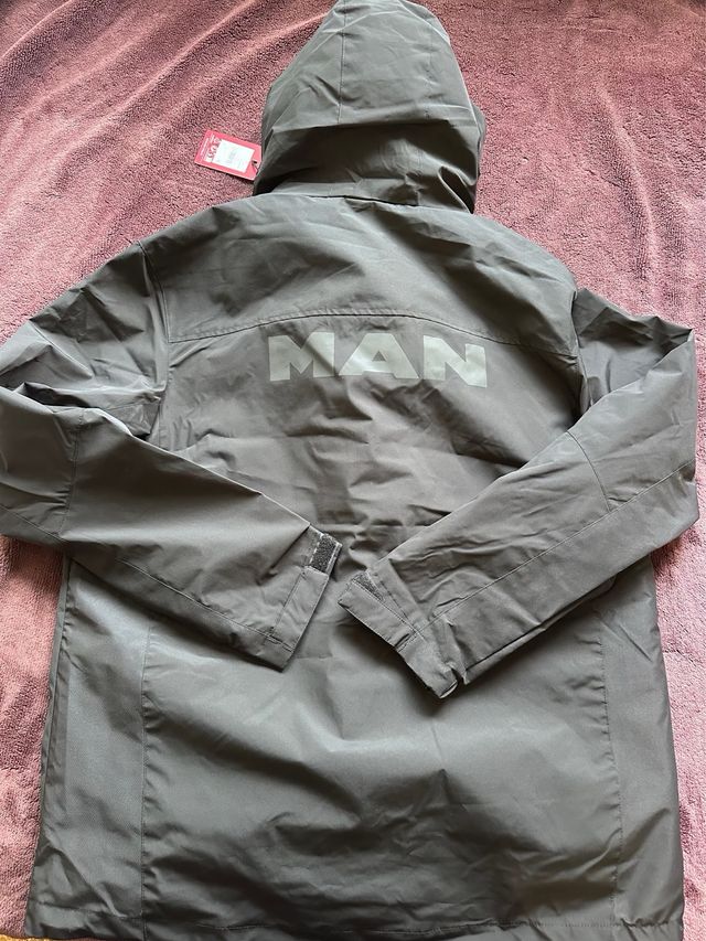 Chaqueta MAN Negra y Roja