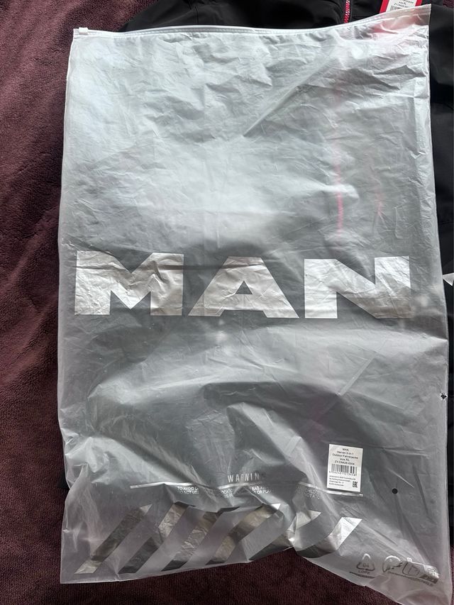 Chaqueta MAN Negra y Roja