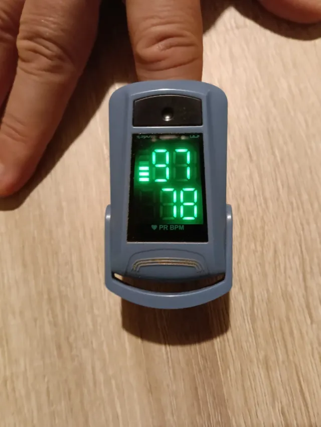 Pinza Pulsioxímetro y Frecuencia Cardíaca