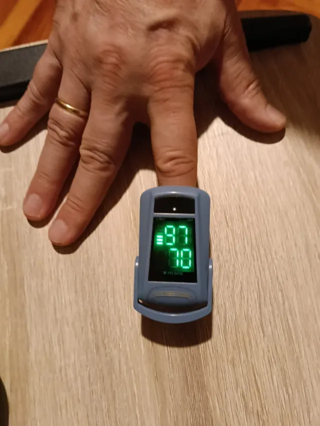 Pinza Pulsioxímetro y Frecuencia Cardíaca