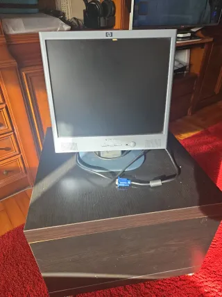 Pantalla HP Plata y Negra