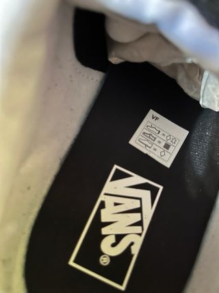 Zapatillas Vans Negras y Blancas