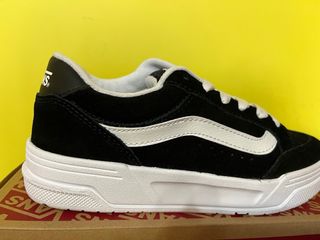 Zapatillas Vans Negras y Blancas