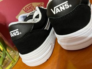 Zapatillas Vans Negras y Blancas