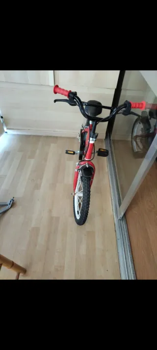 Bicicleta infantil roja Scalextric