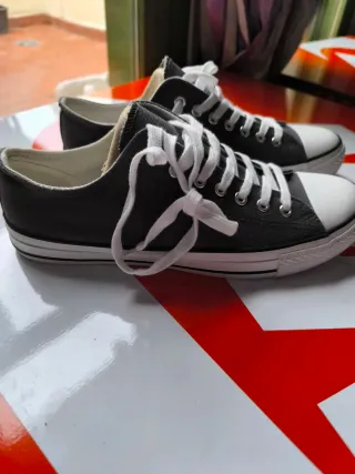 Zapatillas grises tipo Converse