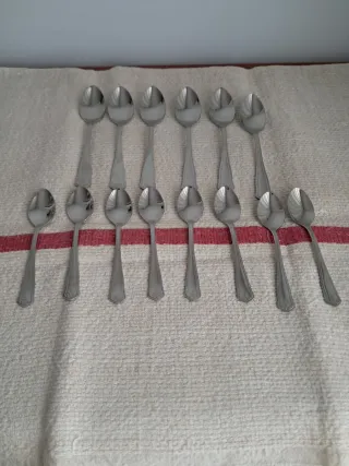 Set di 14 cucchiaini da dessert e caffè