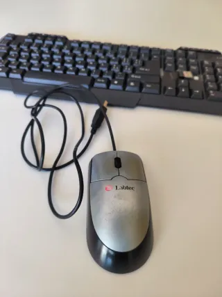 Set Tastiera Wireless e Mouse Ottico Laffer