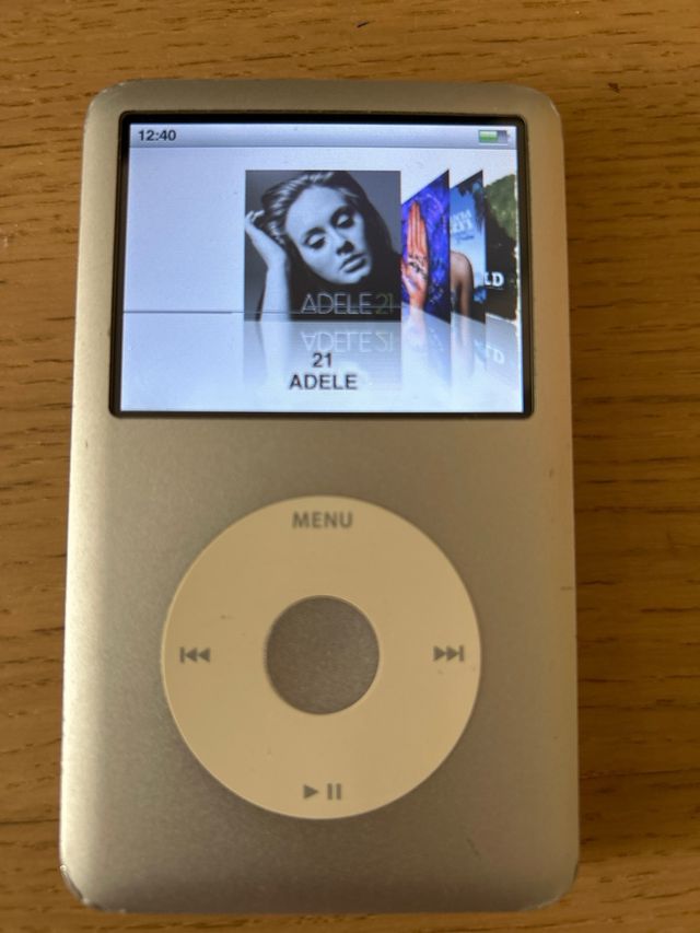 iPod Classic 120 GB Plata