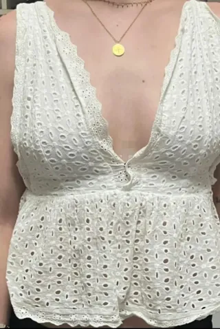 Top blanco bordado