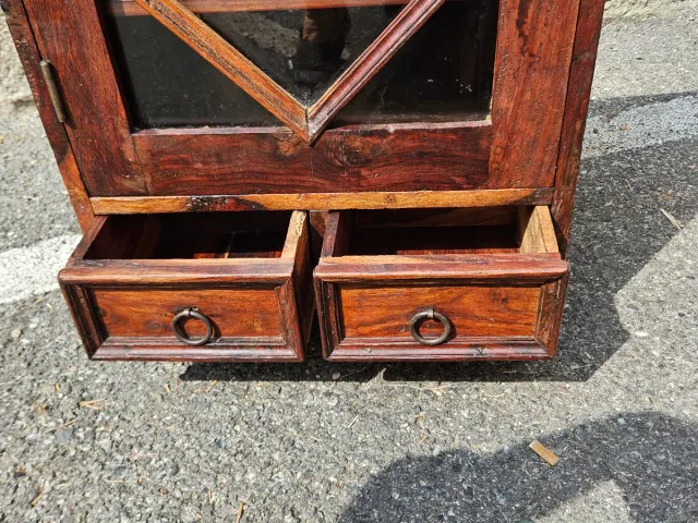 Vetrinetta indonesiana in tek massello