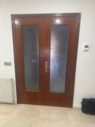 Puertas de comedor de madera con cristal