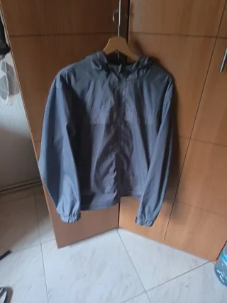 Chaqueta cortavientos gris Primark Talla M