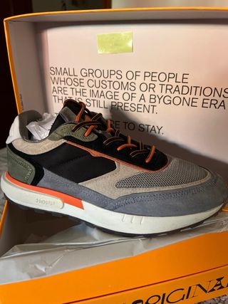 Tenis Hoff Negros y Naranjas