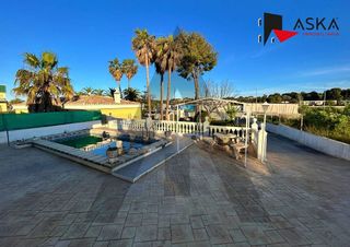 Chalet en venta en Monserrat