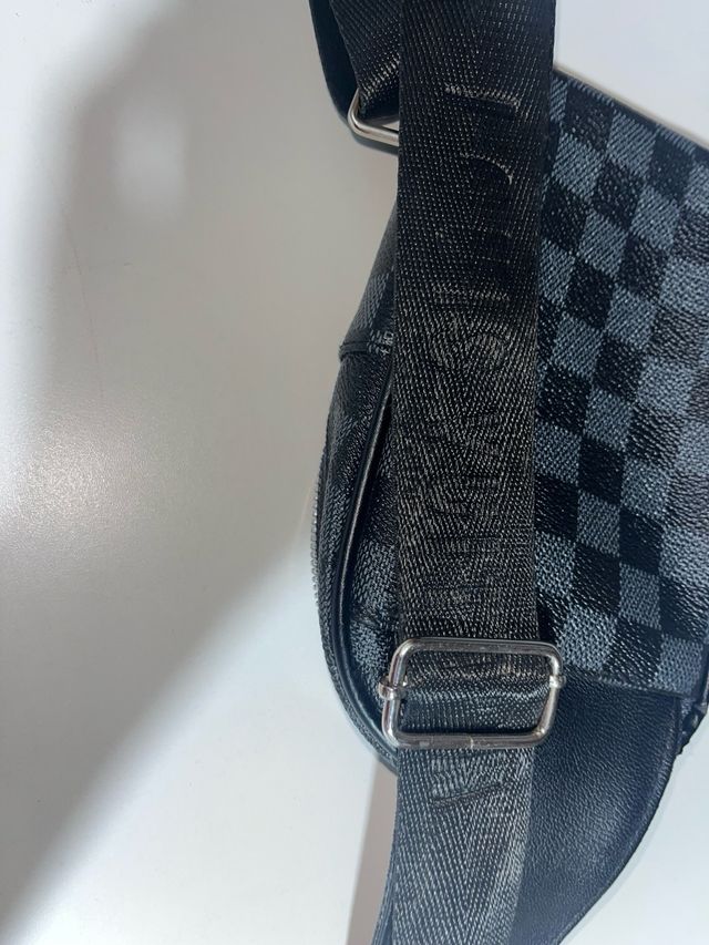 Mala de ombro xadrez preta e cinza