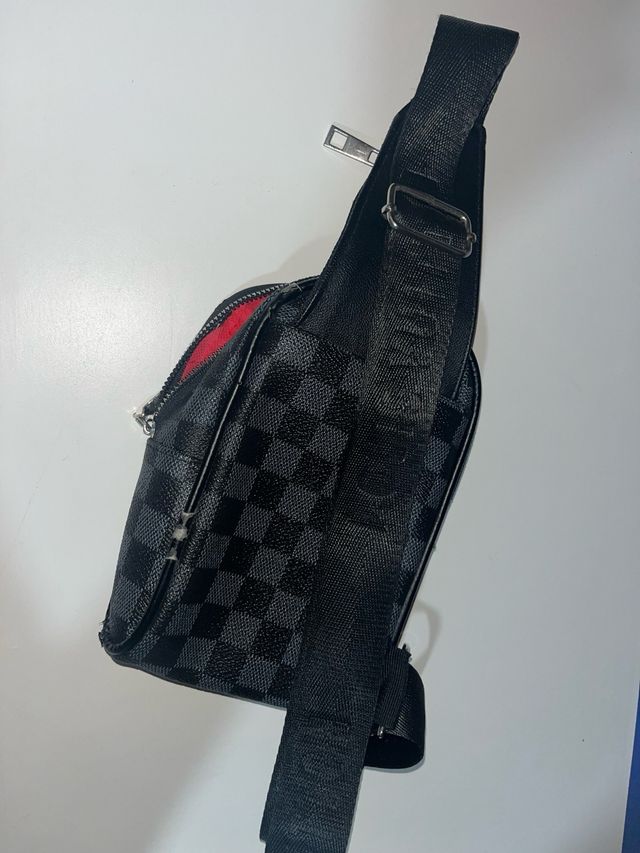 Mala de ombro xadrez preta e cinza