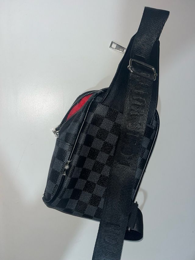 Mala de ombro xadrez preta e cinza