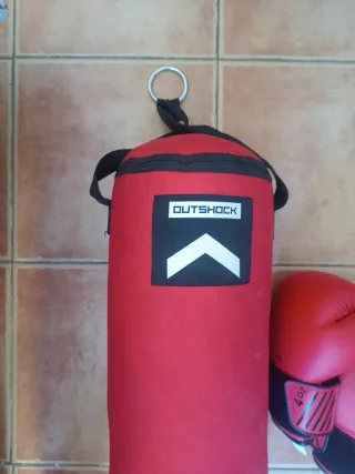 Saco de boxeo y guantes Outshock infantil 