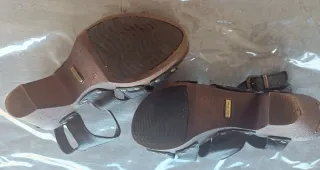 Sandalias de cuña negras para mujer