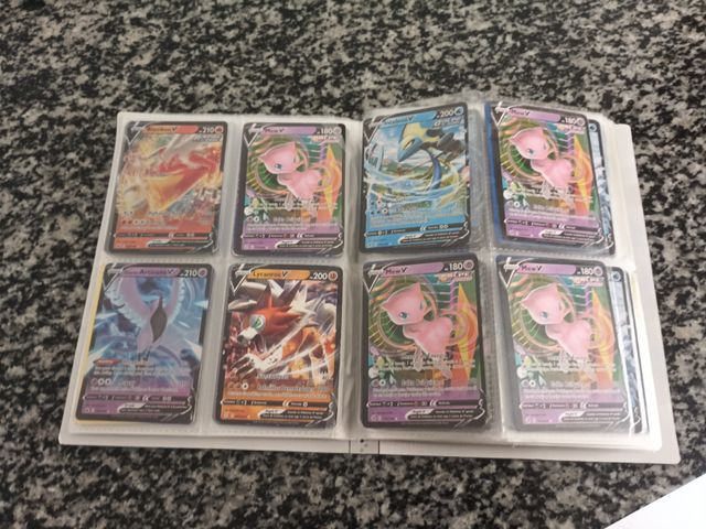 Álbum Pokémon con cartas