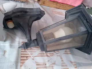 Farola de jardín blanco y negro 