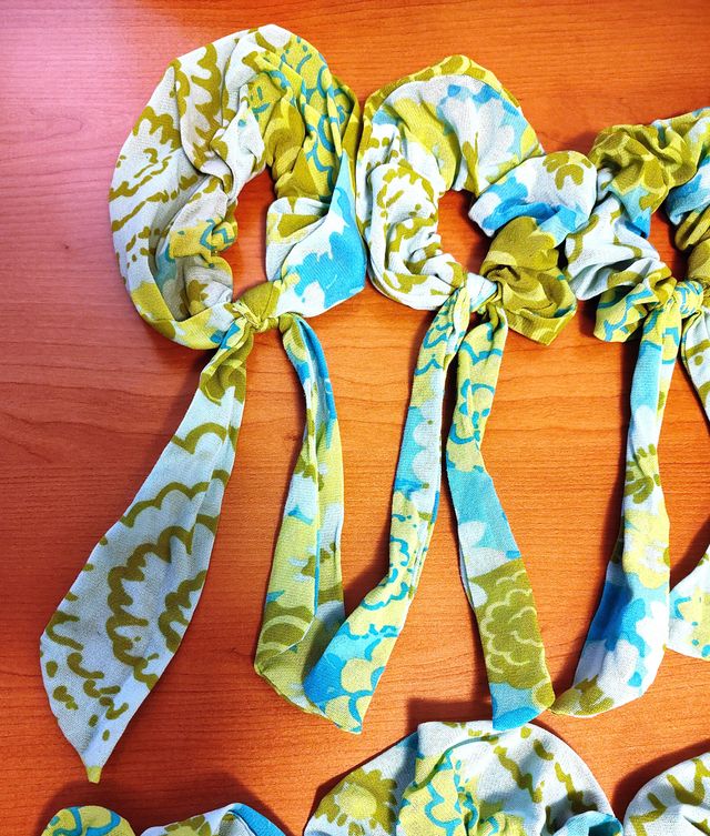 Lotto 6 fermacoda fantasia floreale