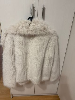 Abrigo pelo Stradivarius Talla L Beige