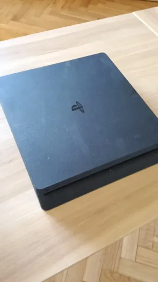 PS4 (PlayStation 4) 1TB + Mando