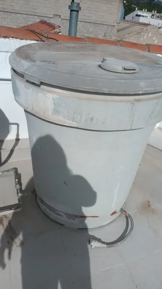 Depósito agua PVC 500L con tapa Uraplast