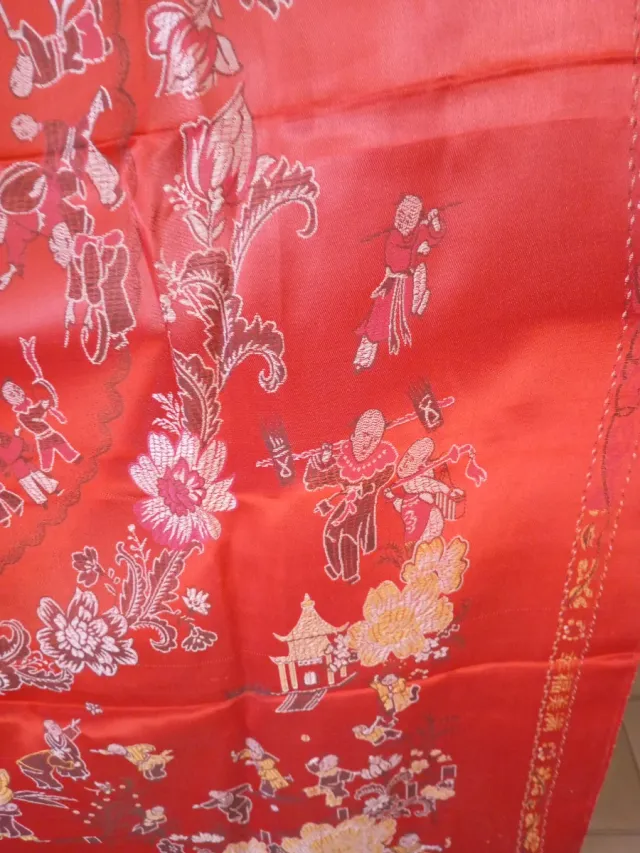 Seda con personajes chinescos niños  jugando