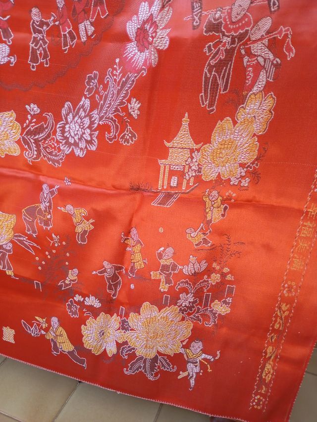 Seda con personajes chinescos niños  jugando